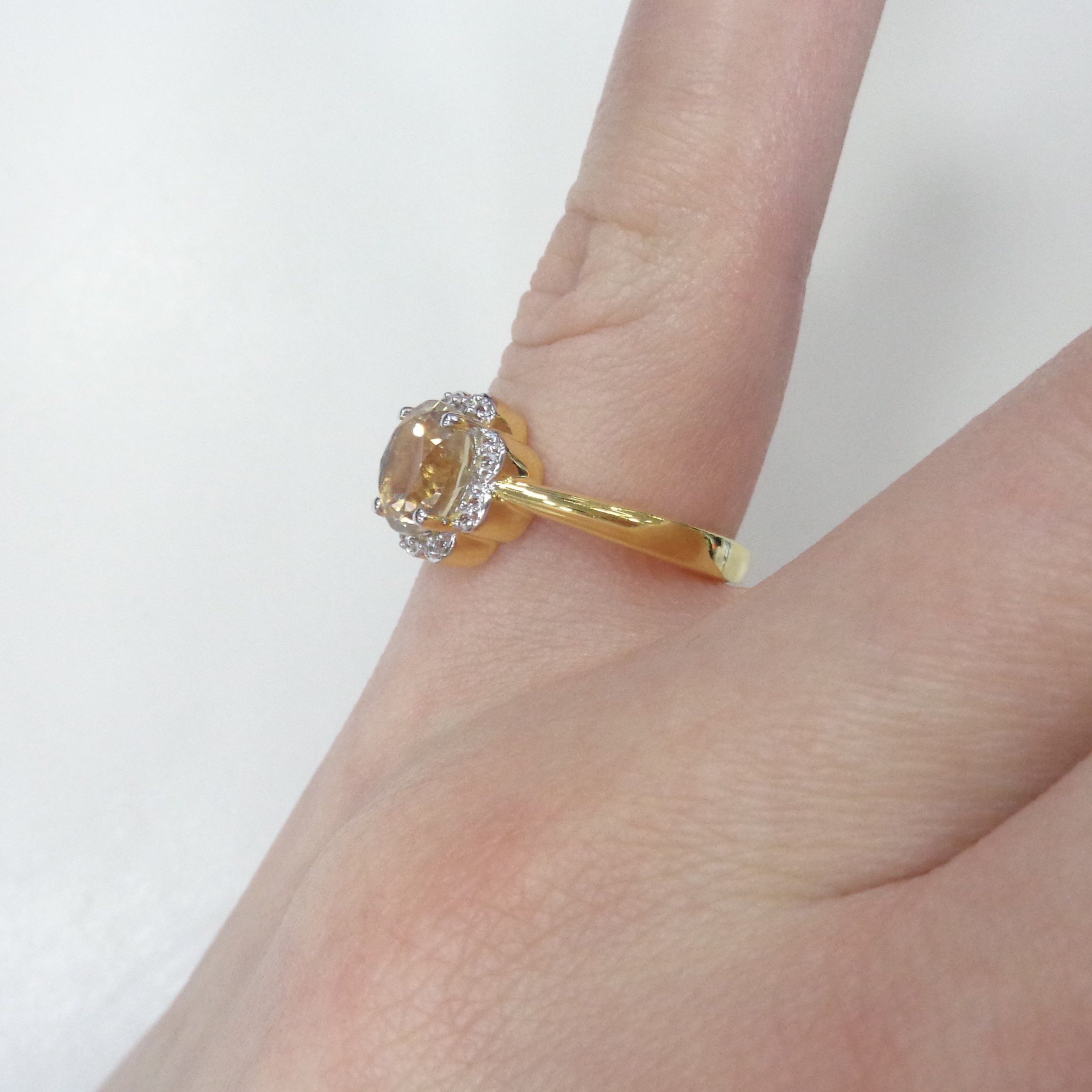 Серебряное кольцо с кварцем "Цветок"